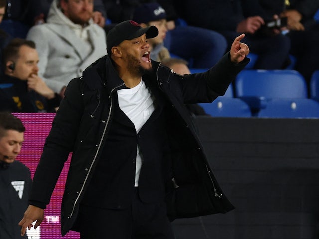 Burnley-manager Vincent Kompany reageert op 2 april 2024